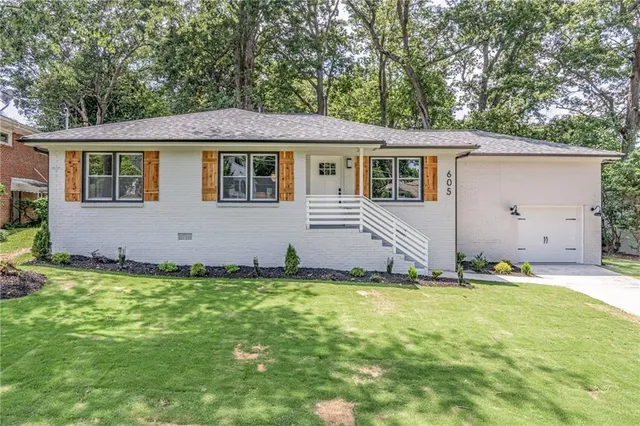 a view of a house with a yard