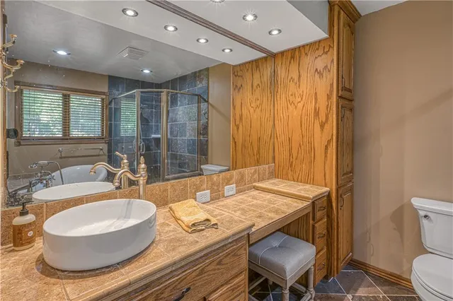 $344,900 | 1010 East 34th Street, Baxter Springs, KS 66713