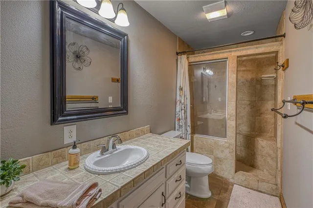 $344,900 | 1010 East 34th Street, Baxter Springs, KS 66713