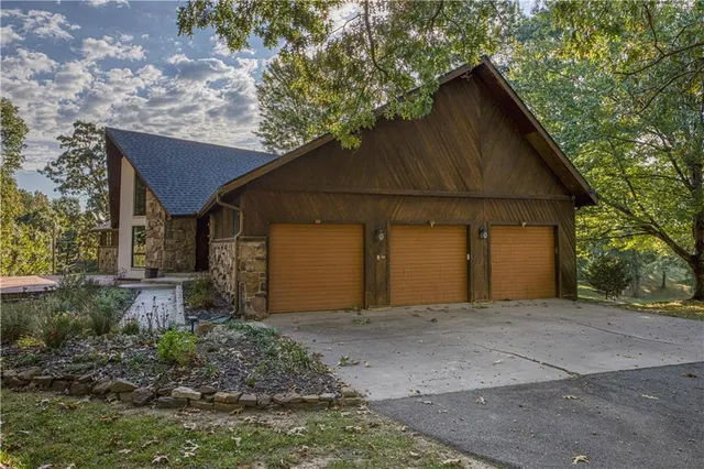 $344,900 | 1010 East 34th Street, Baxter Springs, KS 66713