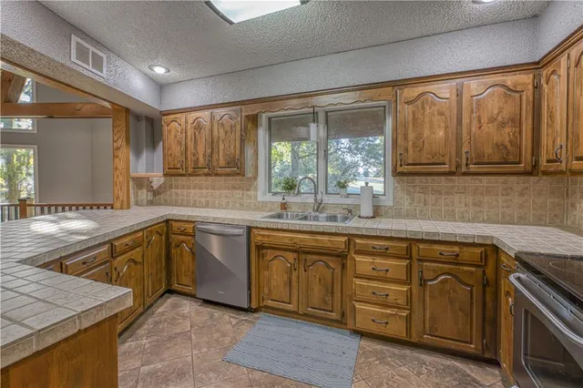 $344,900 | 1010 East 34th Street, Baxter Springs, KS 66713