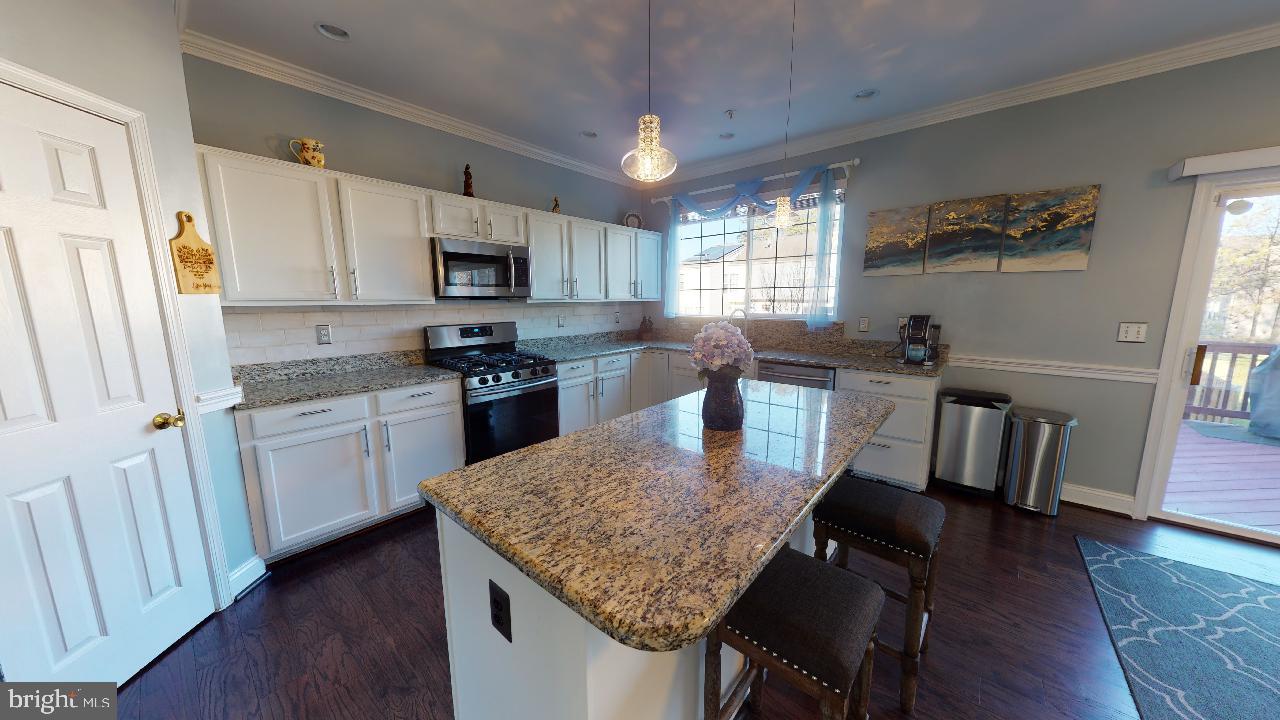 8709 Riverscape Court Odenton, MD 21113 - Photo 16 of 65 Upgraded kitchen with granite counter tops