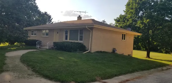 $2,900 | 1220 83rd Street, Downers Grove, IL 60517