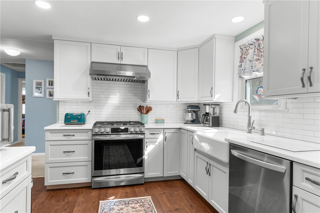 56 Star Street Warwick, RI 02888 - Photo 7 of 43