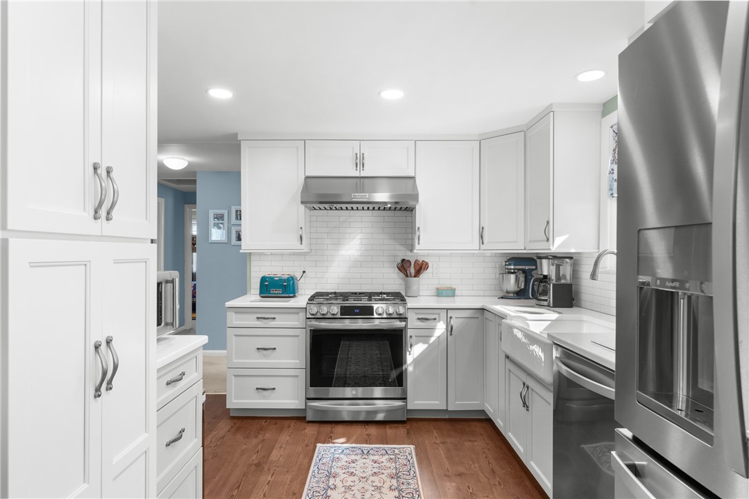 56 Star Street Warwick, RI 02888 - Photo 8 of 43