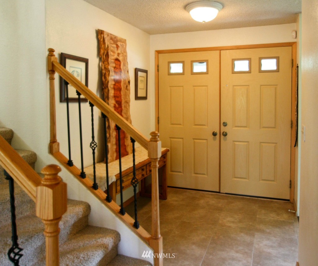 14224 148th Place Southeast Renton, WA 98059 - Photo 4 of 15