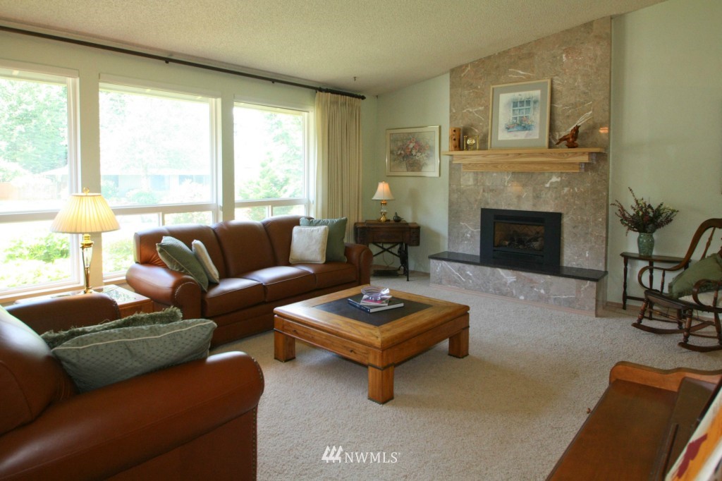 14224 148th Place Southeast Renton, WA 98059 - Photo 5 of 15