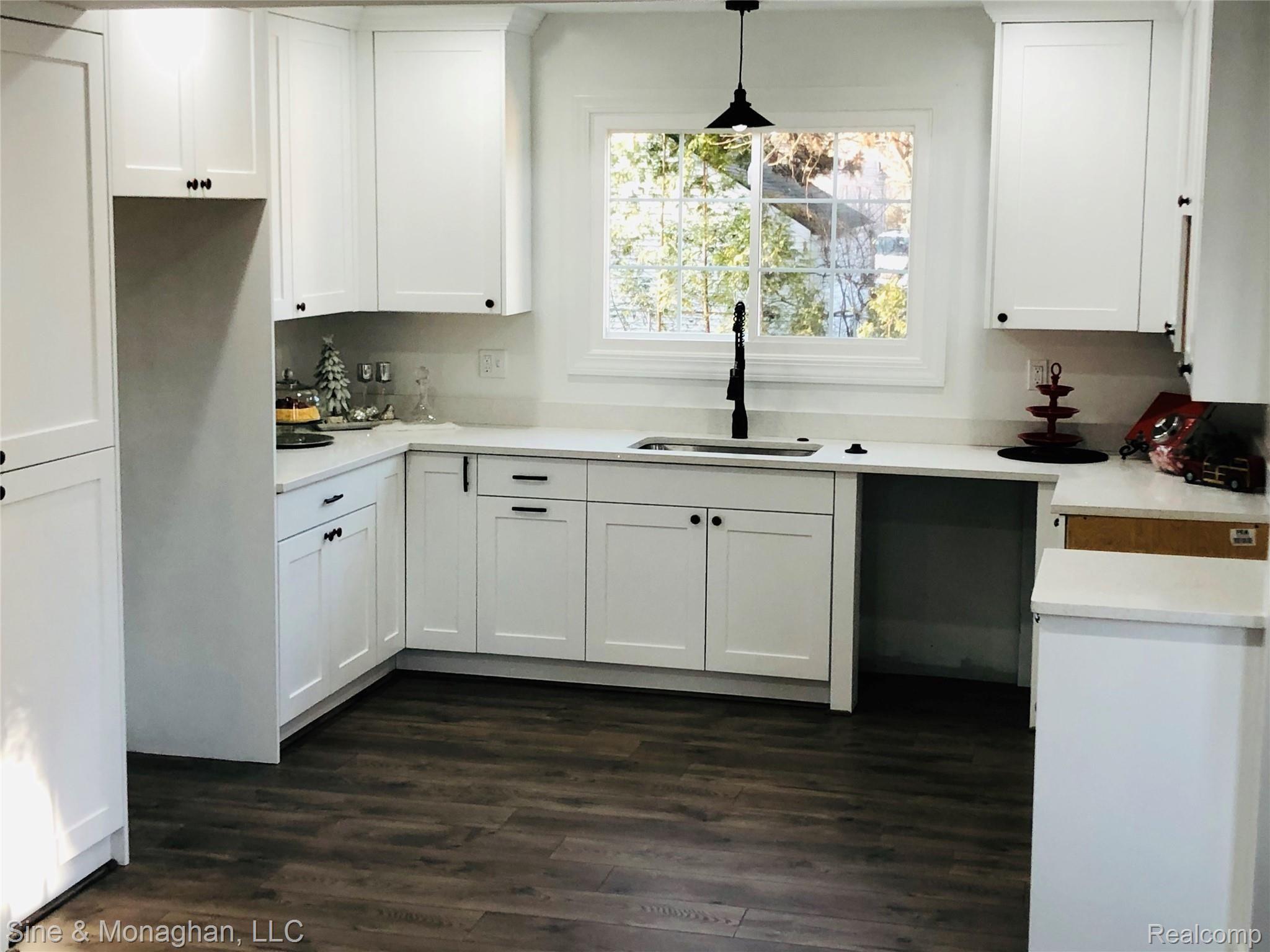 721 Pemberton Road Grosse Pointe, MI 48230 - Photo 5 of 41 IMG_2114.jpg