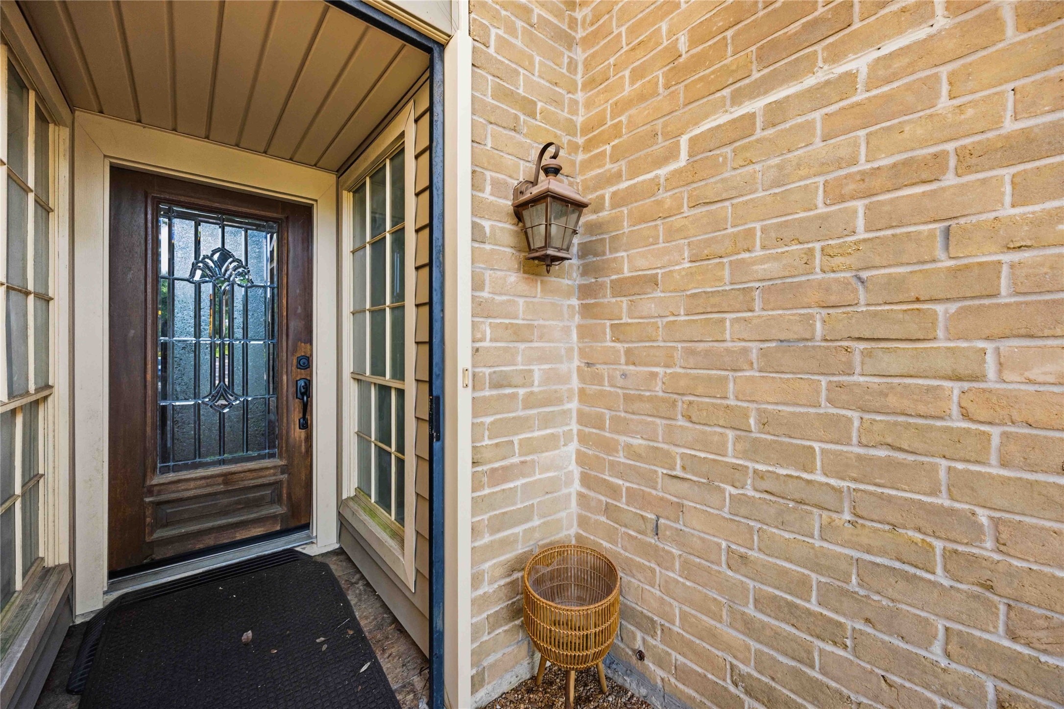 16202 Mill Point Drive Houston, TX 77059 - Photo 4 of 34