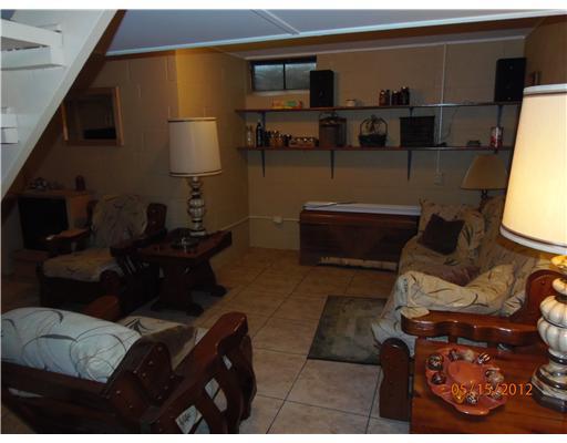 2139 Old 422 Summit Butler, PA 16002 - Photo 15 of 18 Family Room.