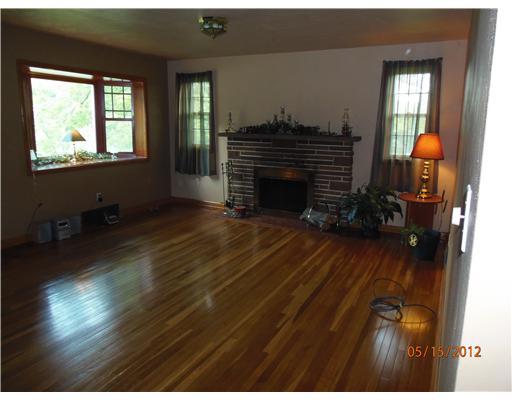 2139 Old 422 Summit Butler, PA 16002 - Photo 9 of 18 Living Room.