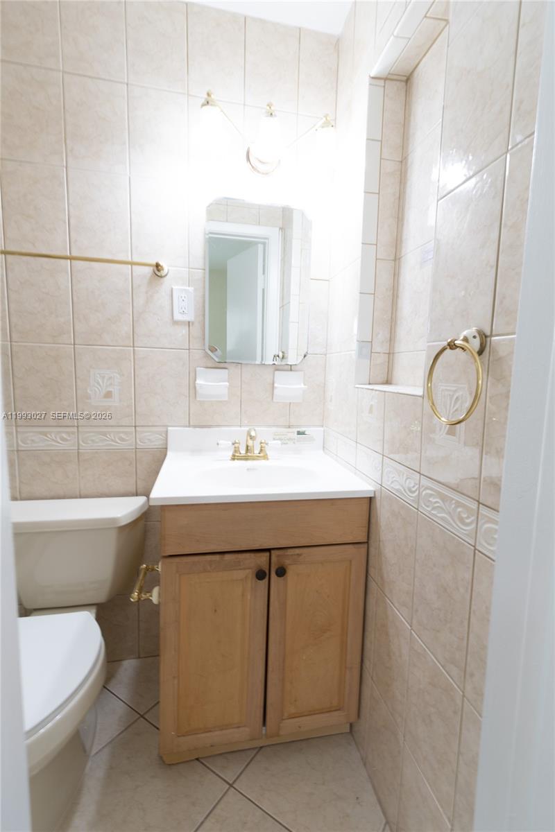 11770 Southwest 168th Street, Unit 11770 Miami, FL 33177 - Photo 9 of 22 a bathroom with a sink toilet and shower