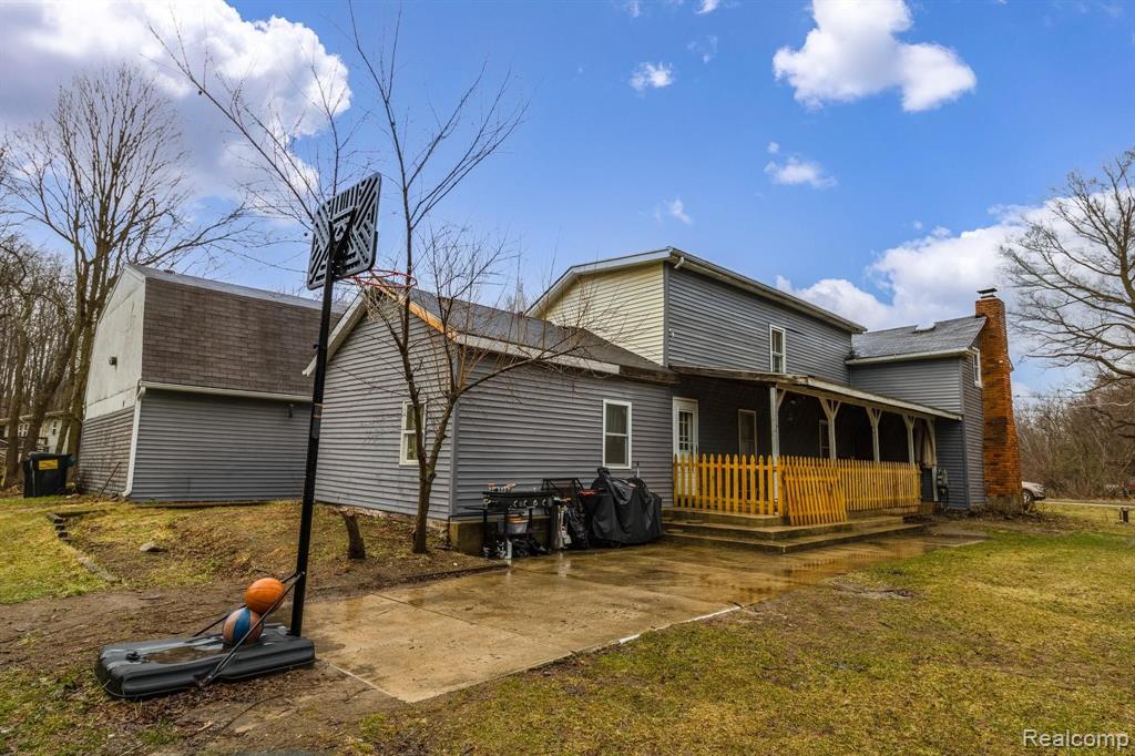 8488 Allen Road Fenton, MI 48430 - Photo 4 of 27