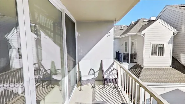 $5,600 | 310 Fernando Street, Unit 105, Newport Beach, CA 92661