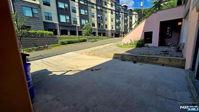 $2,900 | 27 Russell Avenue, Unit 1, Edgewater, NJ 07020