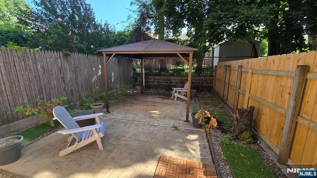 $2,900 | 27 Russell Avenue, Unit 1, Edgewater, NJ 07020