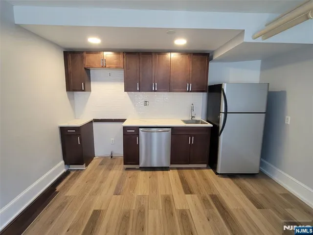 $2,900 | 27 Russell Avenue, Unit 1, Edgewater, NJ 07020