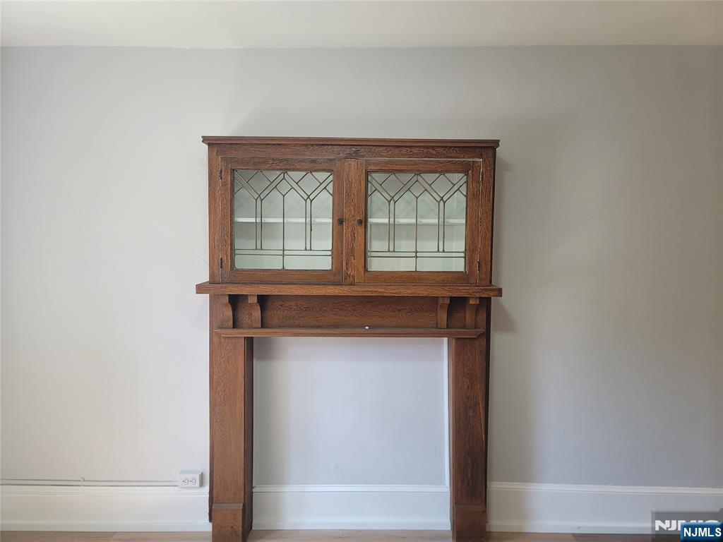 27 Russell Avenue, Unit 1 Edgewater, NJ 07020 - Photo 4 of 19