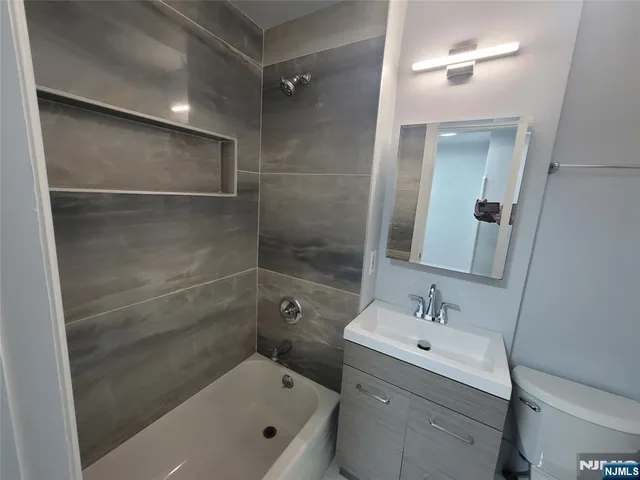 $2,900 | 27 Russell Avenue, Unit 1, Edgewater, NJ 07020