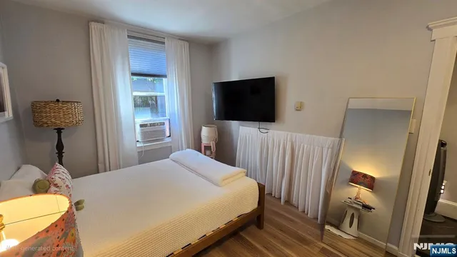 $2,900 | 27 Russell Avenue, Unit 1, Edgewater, NJ 07020