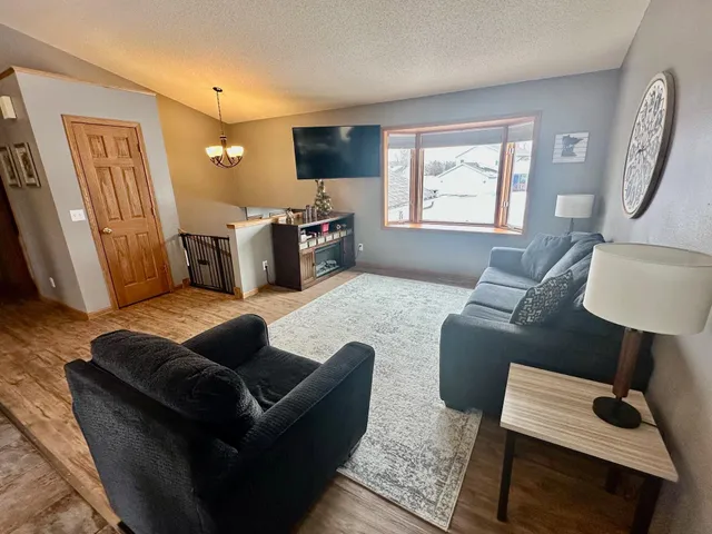 $309,900 | 1509 Meadowlark Court, Thief River Falls, MN 56701