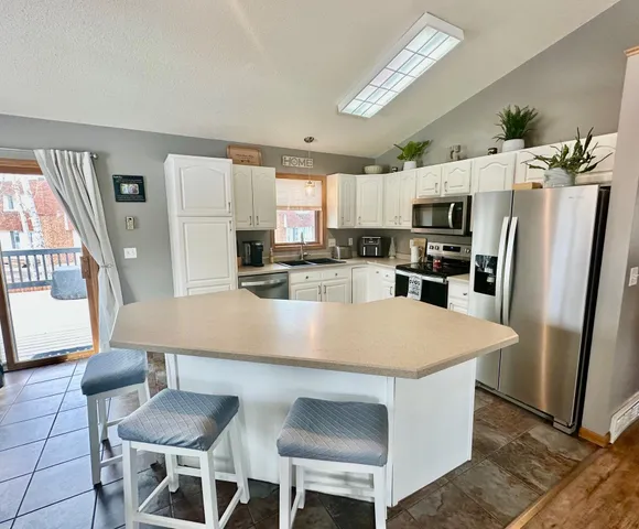 $309,900 | 1509 Meadowlark Court, Thief River Falls, MN 56701