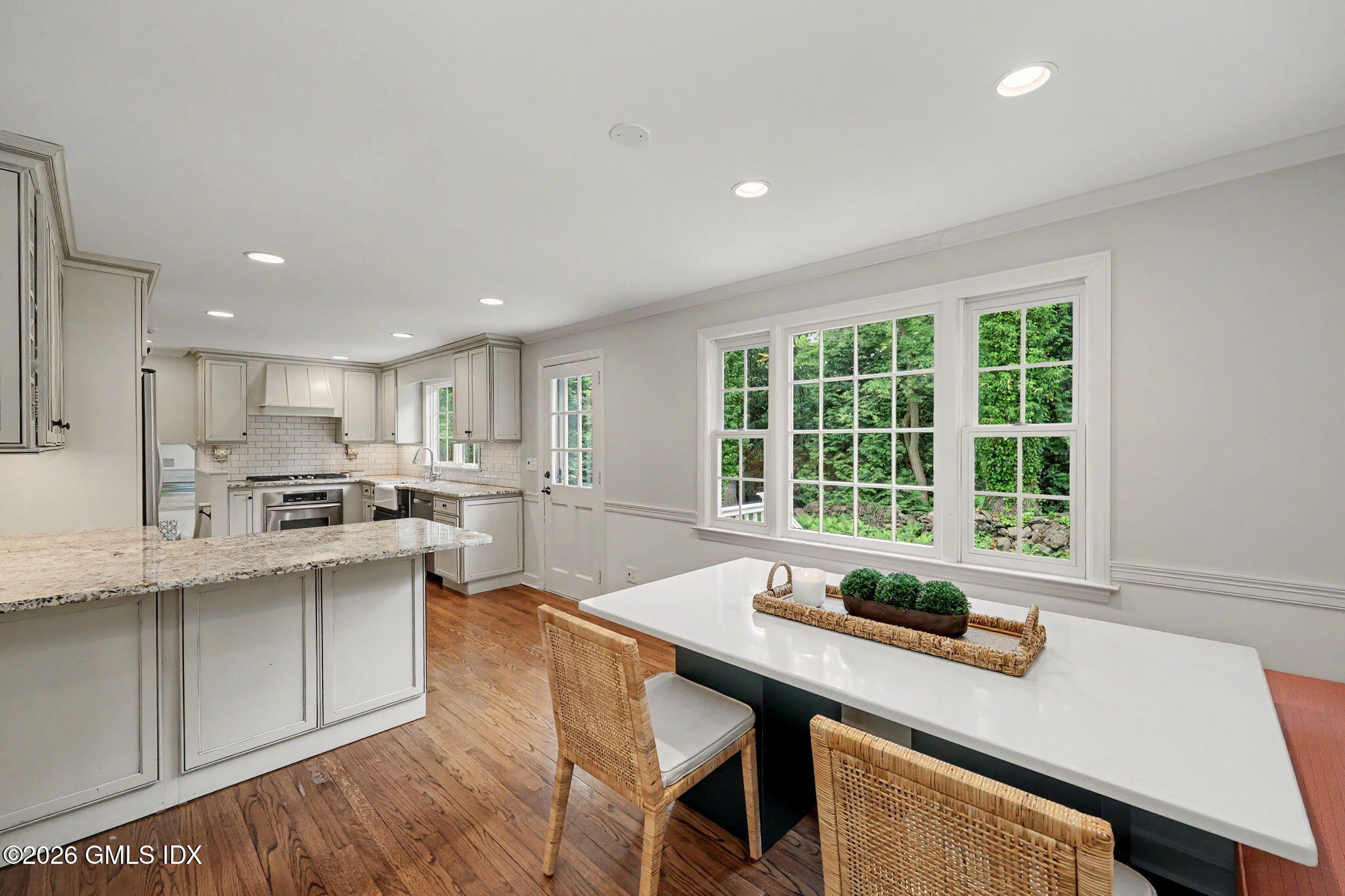 32 Welwyn Road Riverside, CT 06878 - Photo 4 of 23 Eat in Kitchen