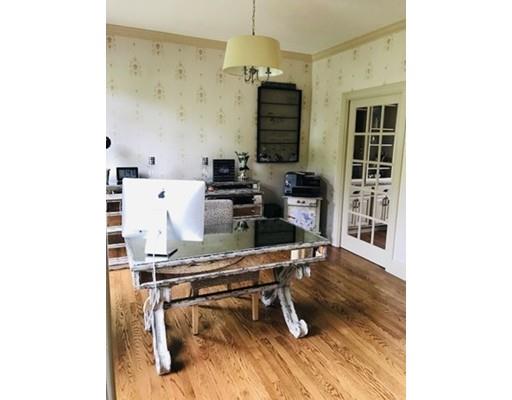 237 Pleasantdale Road Rutland, MA 01543 - Photo 7 of 42 a room with a table and chairs