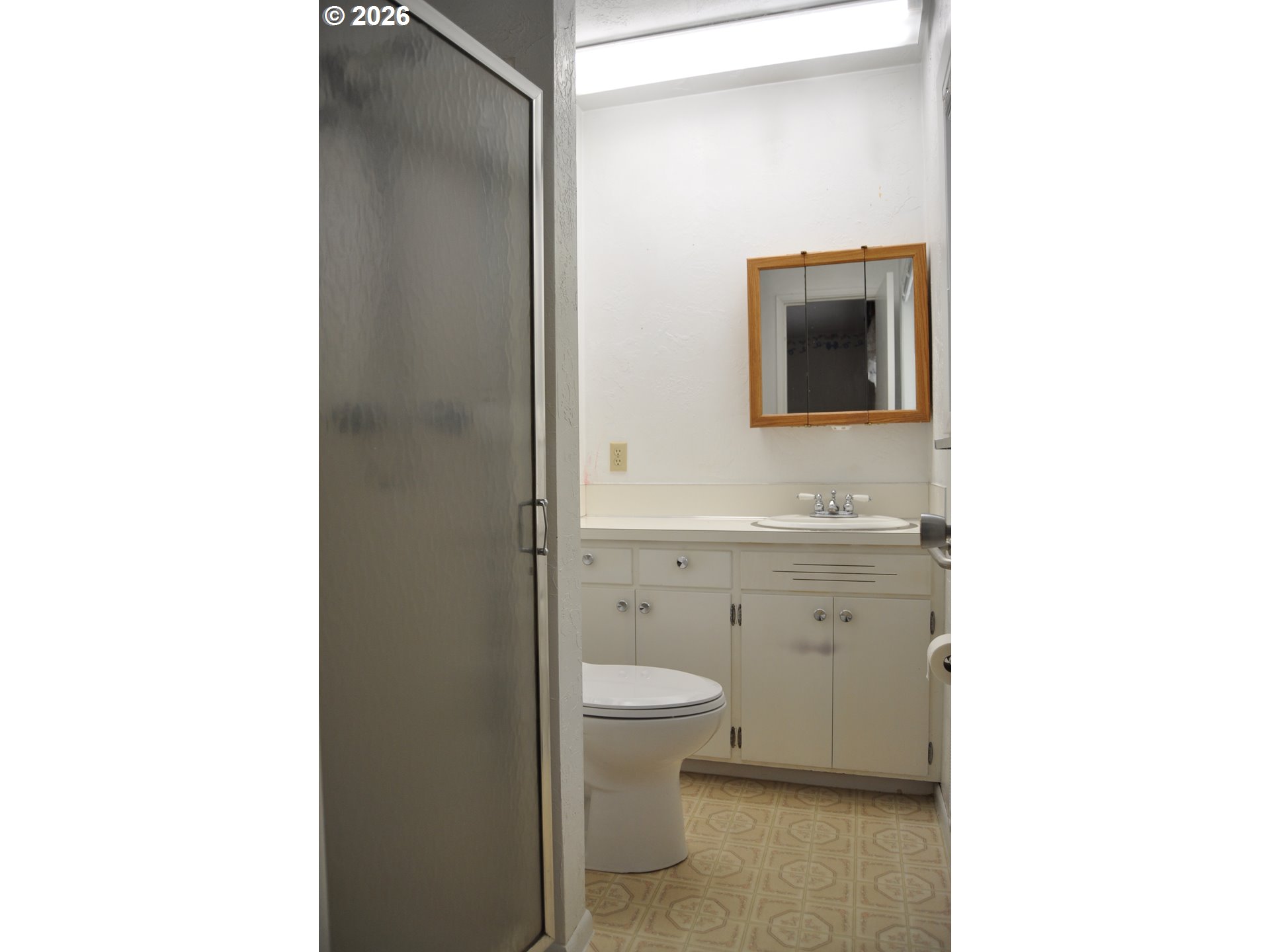 23776 Warthen Road Elmira, OR 97437 - Photo 15 of 34 Attached Bathroom #1