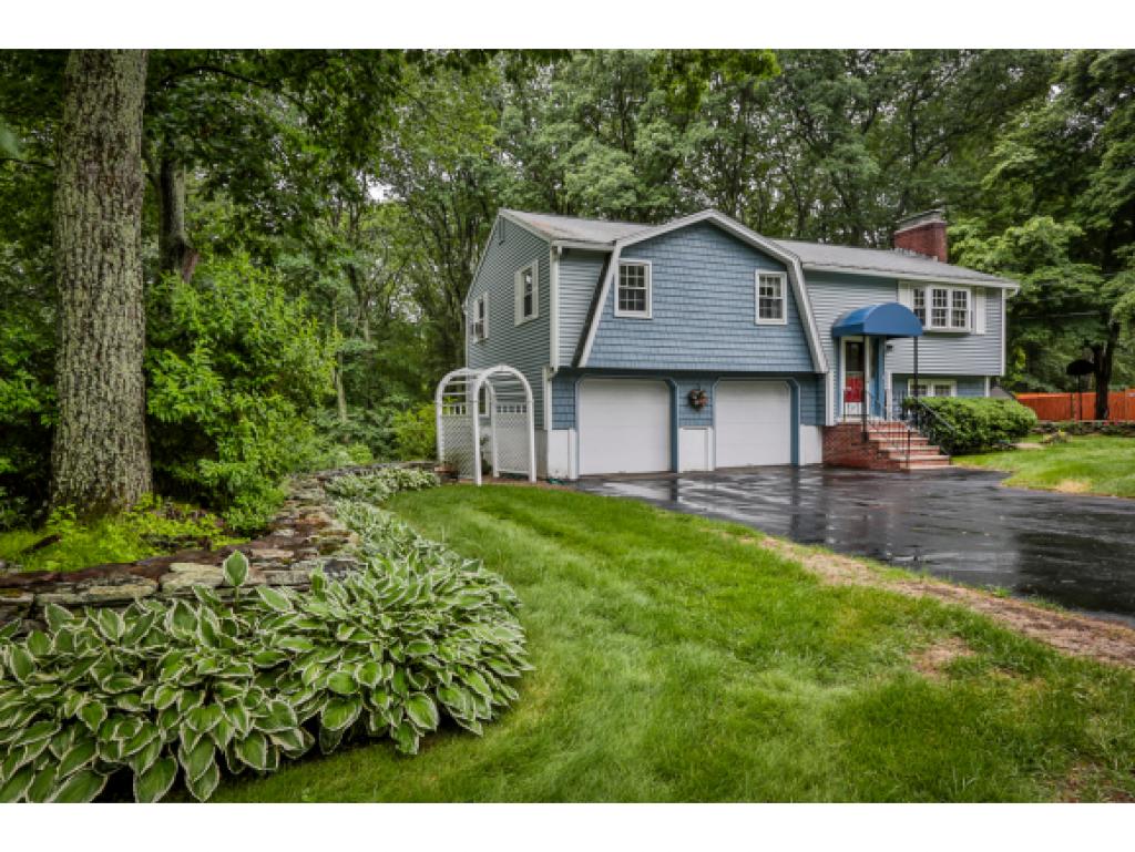 11 Gordon Road Derry, NH 03038 - Photo 2 of 19