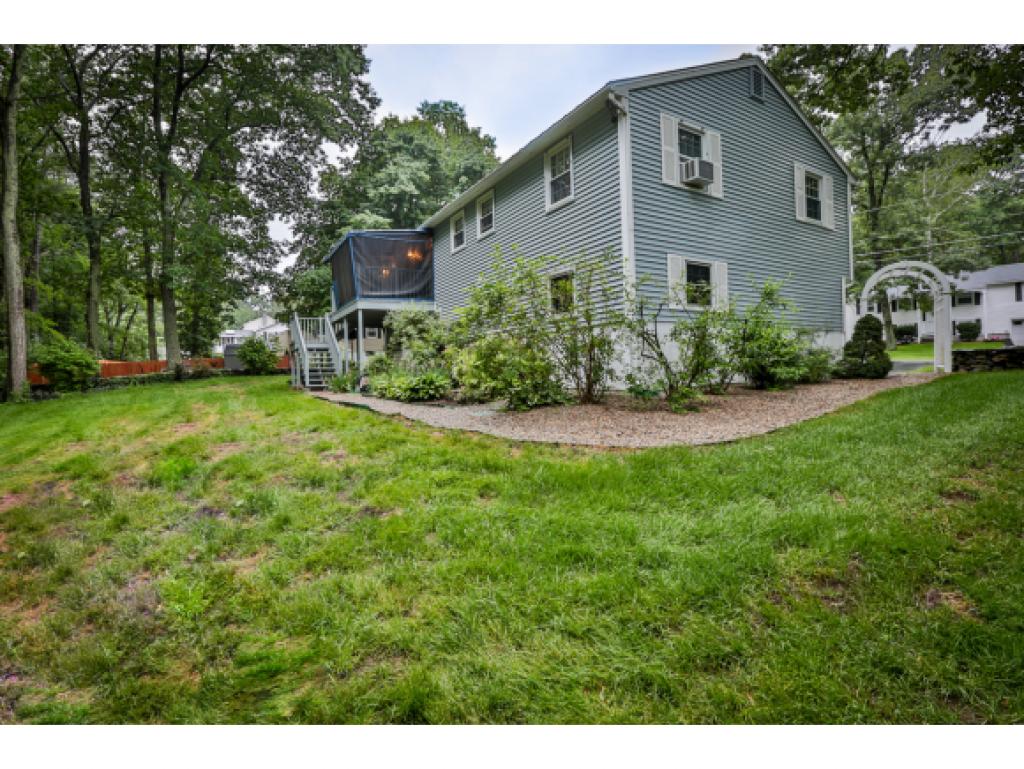 11 Gordon Road Derry, NH 03038 - Photo 18 of 19