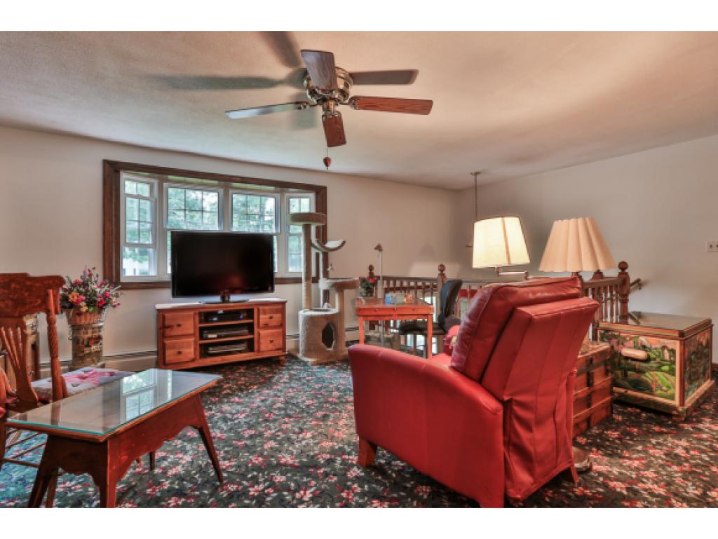 11 Gordon Road Derry, NH 03038 - Photo 4 of 19