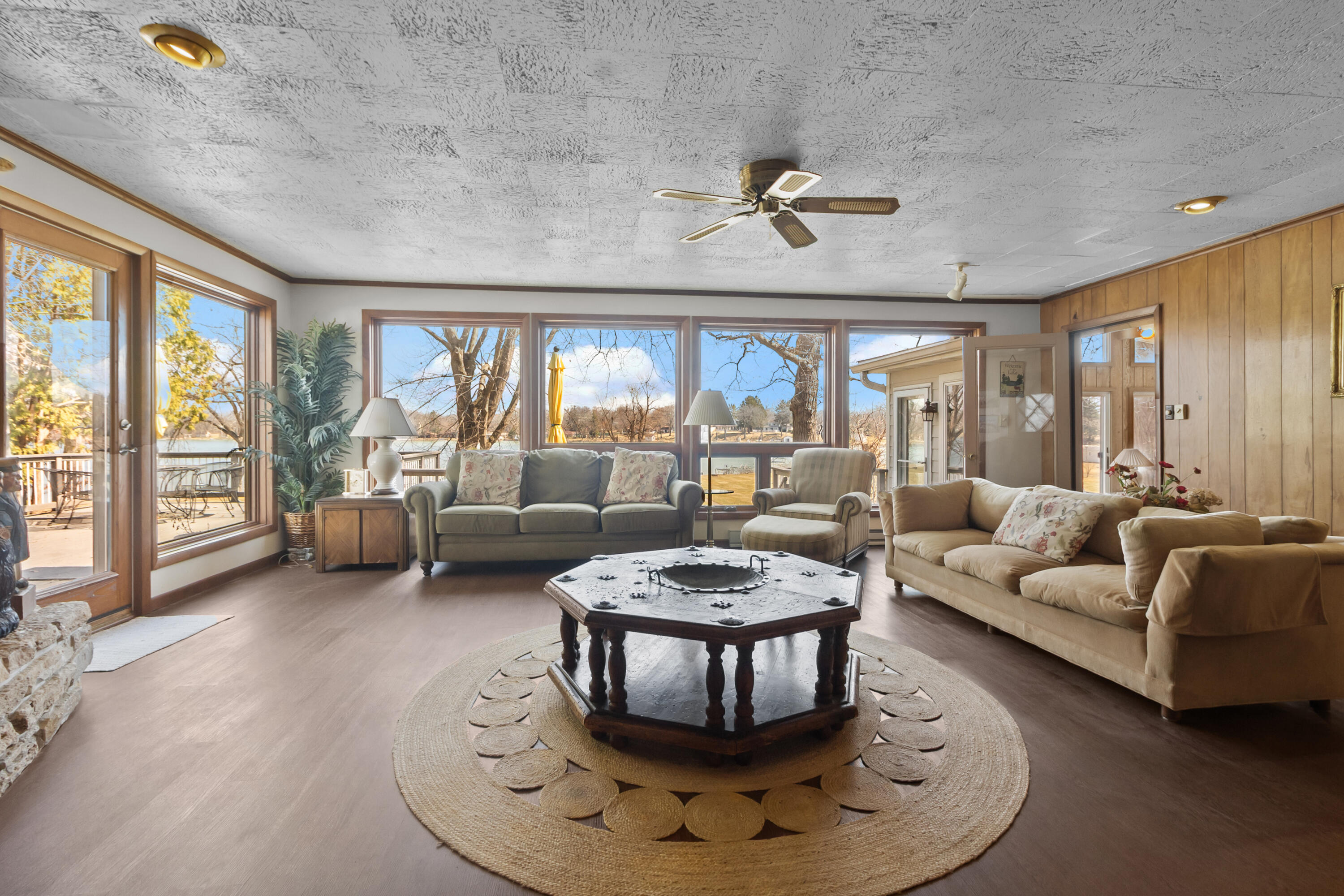 N1140 Tombeau Road Bloomfield, WI 53128 - Photo 17 of 46 Living room