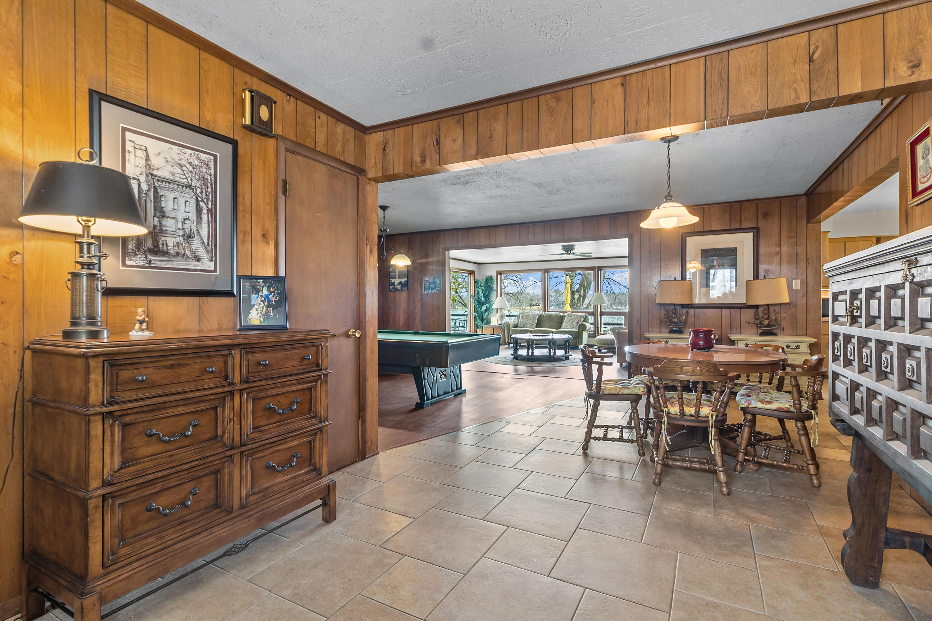 N1140 Tombeau Road Bloomfield, WI 53128 - Photo 18 of 46 Foyer