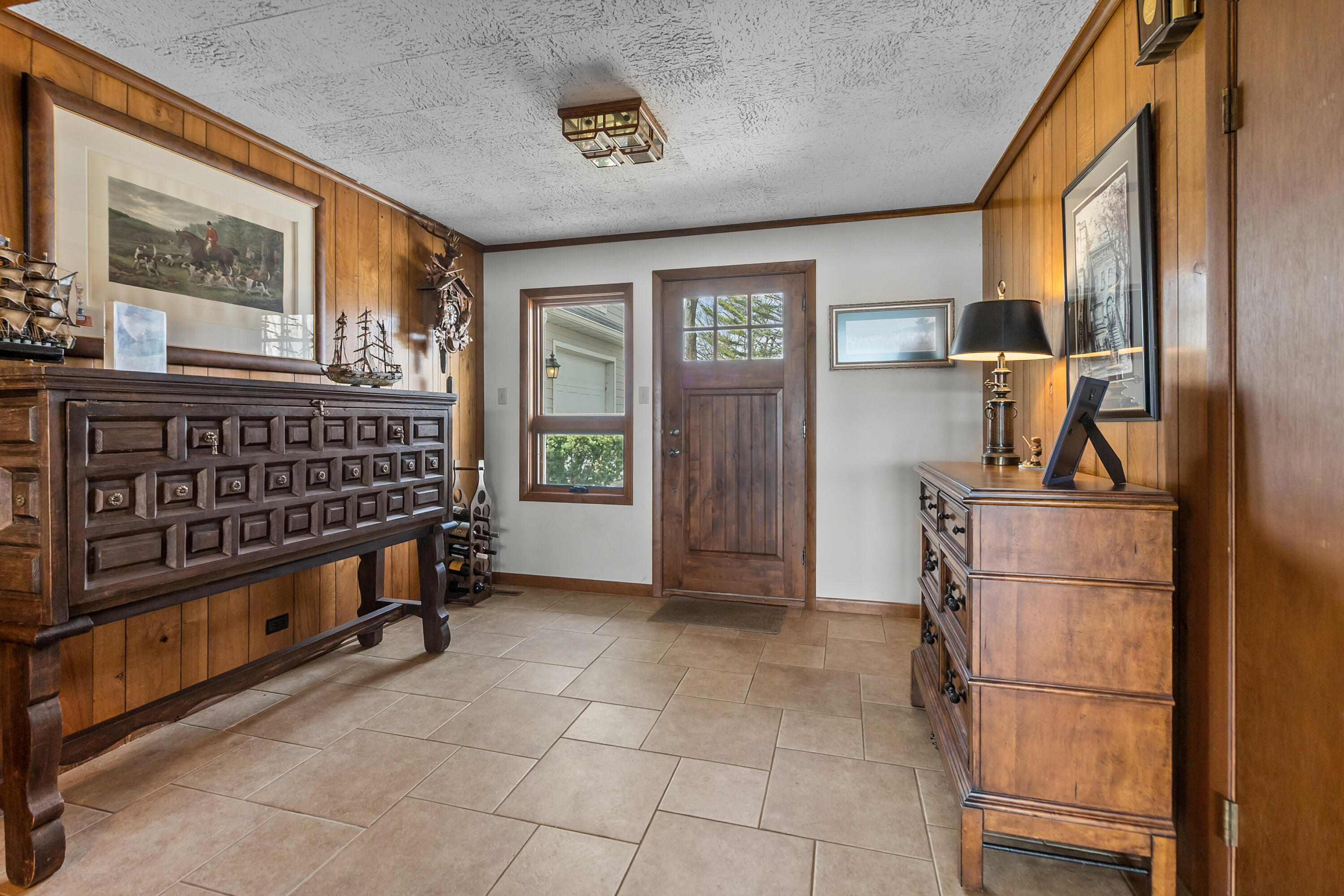 N1140 Tombeau Road Bloomfield, WI 53128 - Photo 19 of 46 Entryway Foyer