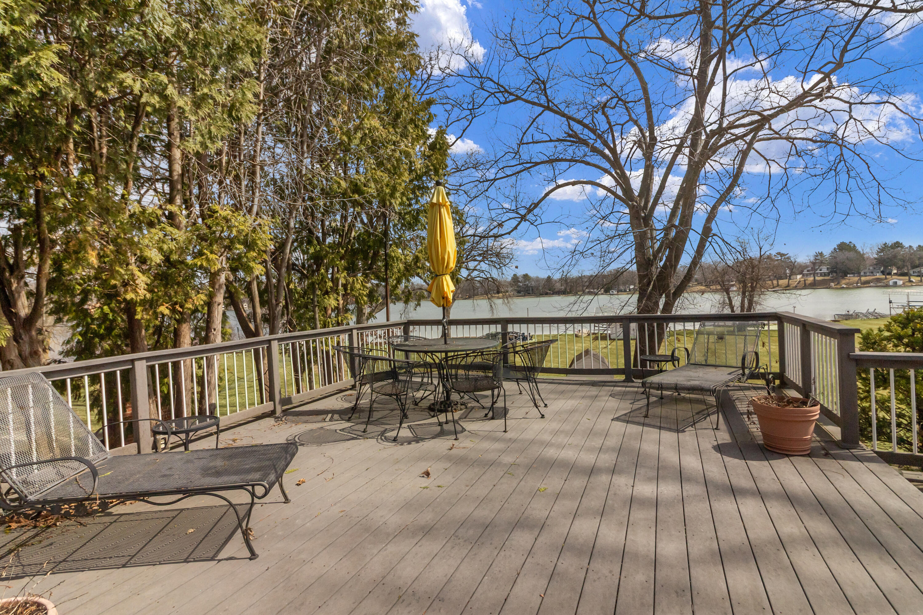 N1140 Tombeau Road Bloomfield, WI 53128 - Photo 9 of 46 Deck