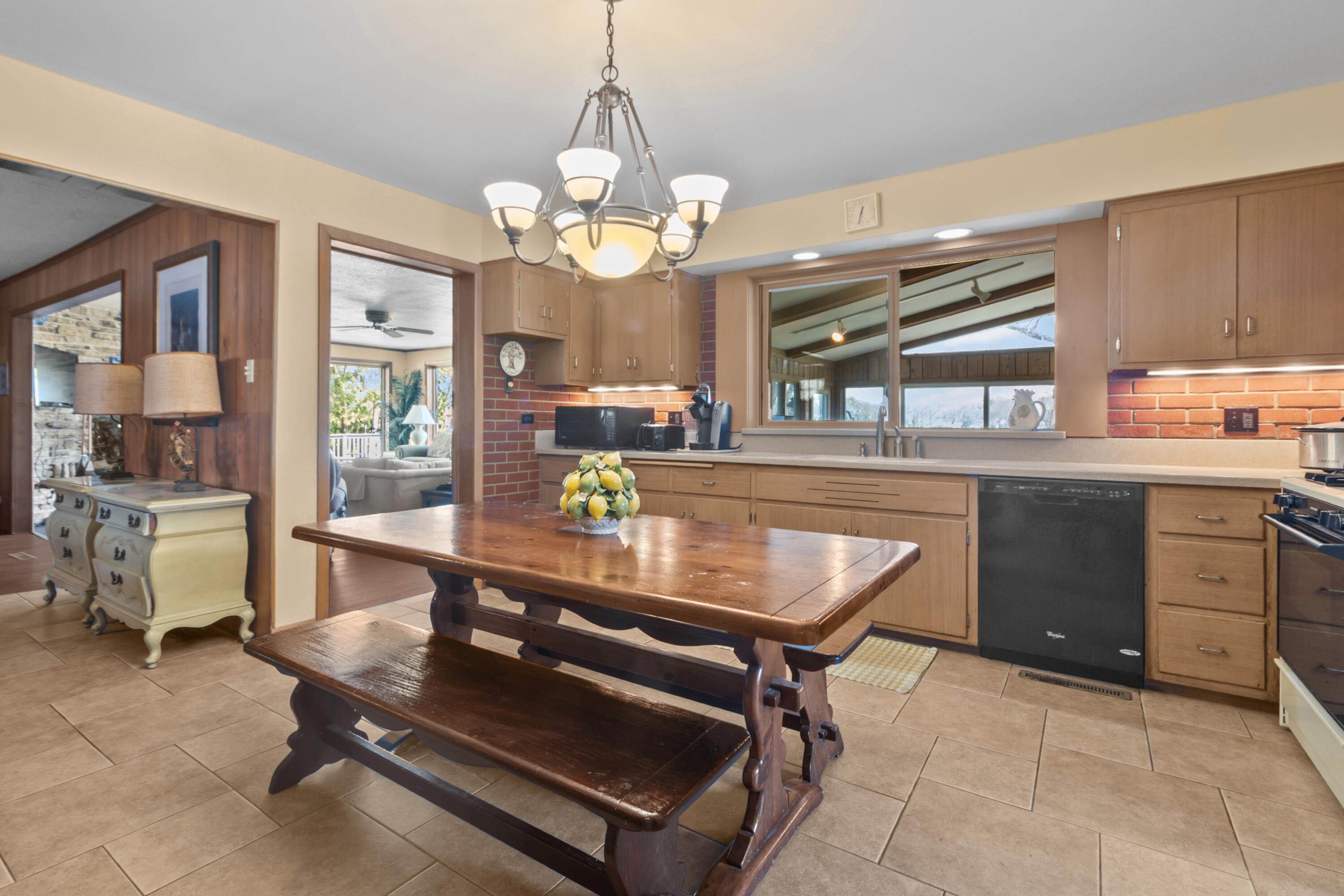 N1140 Tombeau Road Bloomfield, WI 53128 - Photo 10 of 46 Kitchen