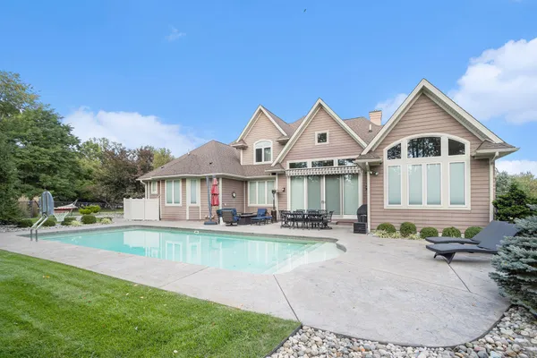 $635,000 | 318 Minges Hills Drive, Battle Creek, MI 49015
