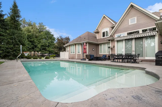 $635,000 | 318 Minges Hills Drive, Battle Creek, MI 49015