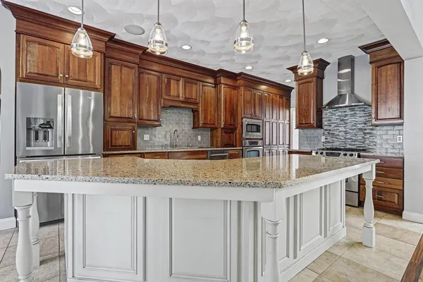 $635,000 | 318 Minges Hills Drive, Battle Creek, MI 49015