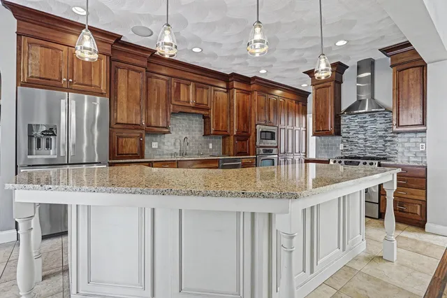 $635,000 | 318 Minges Hills Drive, Battle Creek, MI 49015