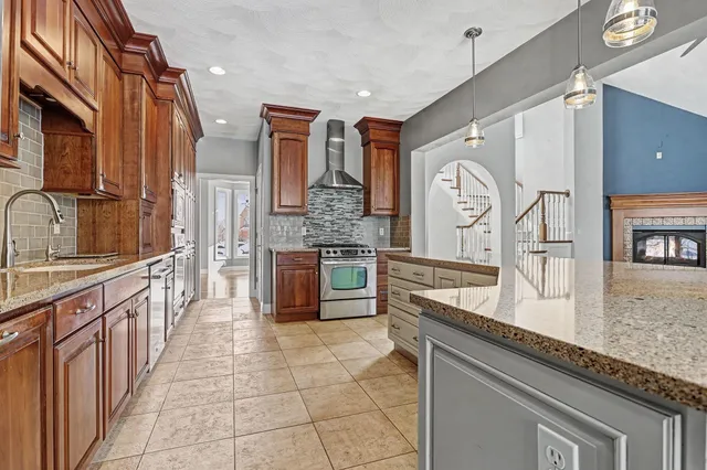 $635,000 | 318 Minges Hills Drive, Battle Creek, MI 49015