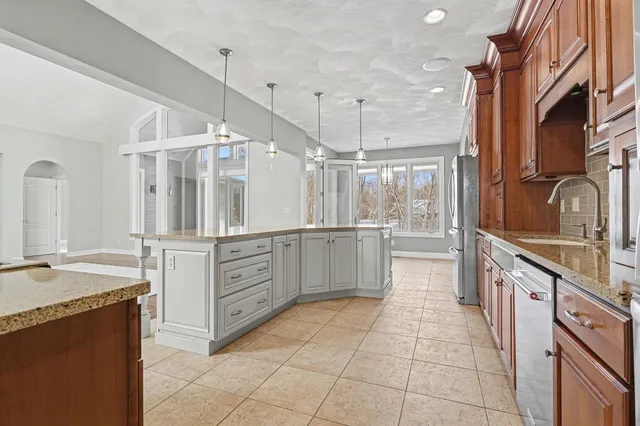 $635,000 | 318 Minges Hills Drive, Battle Creek, MI 49015