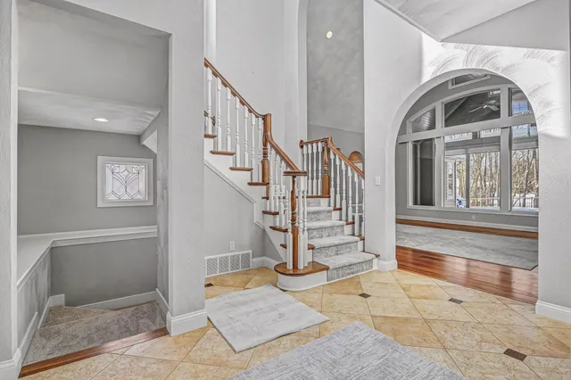 $635,000 | 318 Minges Hills Drive, Battle Creek, MI 49015