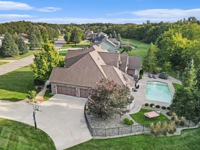 $635,000 | 318 Minges Hills Drive, Battle Creek, MI 49015