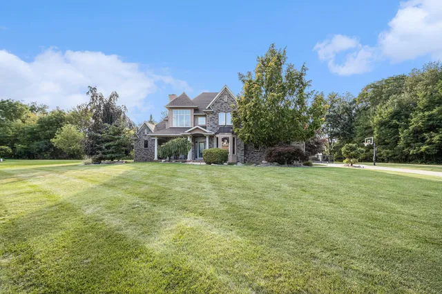 $635,000 | 318 Minges Hills Drive, Battle Creek, MI 49015