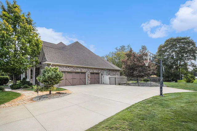 $635,000 | 318 Minges Hills Drive, Battle Creek, MI 49015