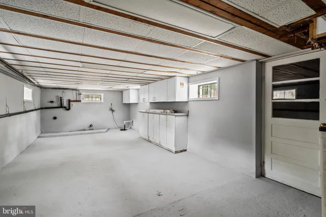 a view of a livingroom with an empty space