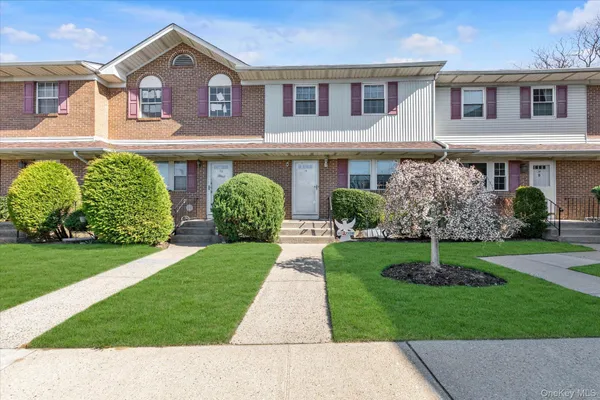 $669,000 | 815 Franklin Avenue, Unit 13, Valley Stream, NY 11580