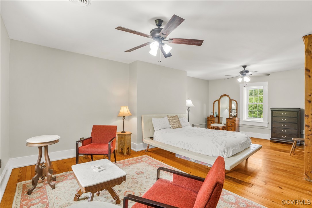 504 Springbranch Road Lexington, VA 24450 - Photo 33 of 50 a living room with furniture and wooden floor
